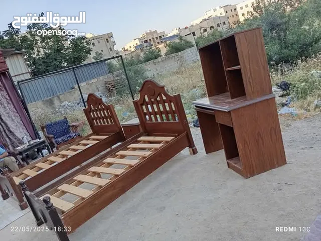 تخت مفرد عدد2 مقاس 1.00*2.00 مع كومدينا ومكتب بحال الوكاله