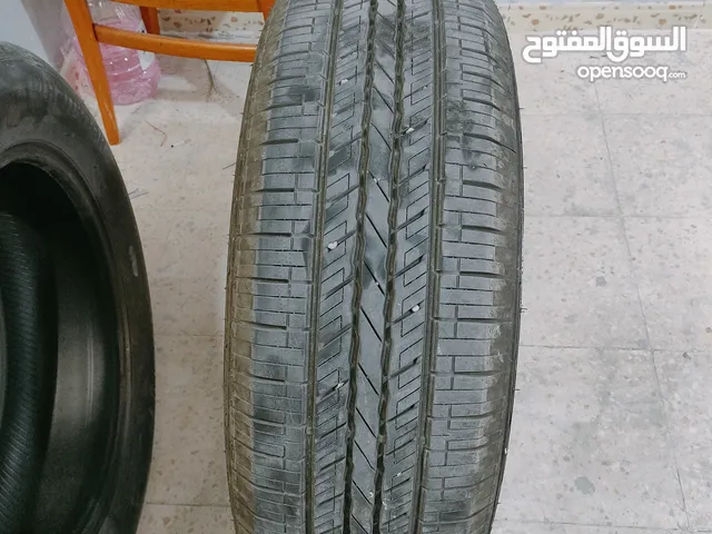 طقم كاوتشوك قياس 235/60/18 للبيع