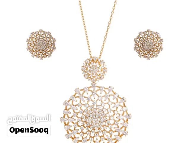 اكسسوارات نسائية راقية مطلية بالذهب Elegant women’s accessories plated with 18K gold.”