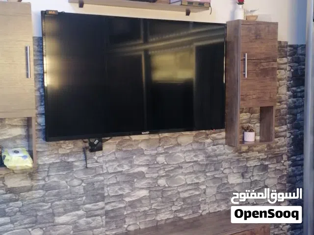 طاوله تلفزيون مع ملحقات جانبيه للبيع