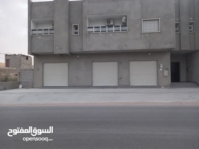 مخزن/صالة تجارية للآجار