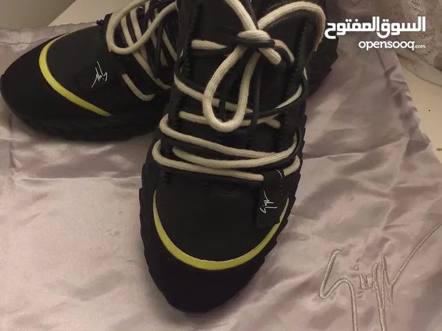 للبيع – حذاء Giuseppe Zanotti الأصلي “The Urchin” مقاس 41