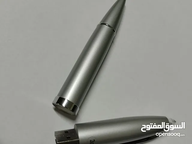 قلم مع وصلة USB فلاشة من نوع CONCIERGE علما أن مساحة الفلاشة 2 غيغا