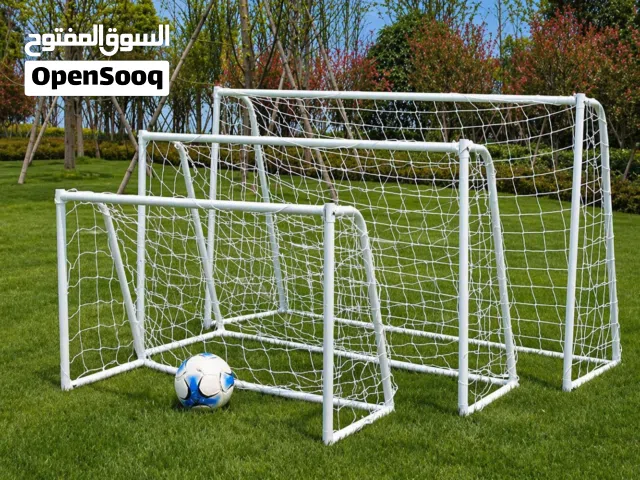 يبدو أنها مرامي كرة قدم محمولة للأطفال والتدريب المنزلي، بأكثر من مقاس (صغير، متوسط، كبير)، مع شبك،