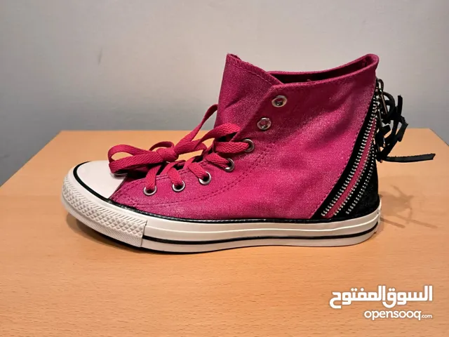 Brand New Pink Converse For Ladies