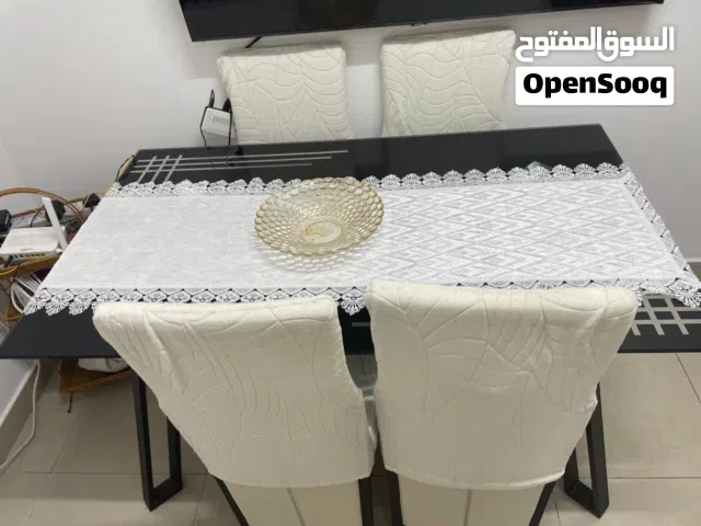 طاولة طعام زجاجية