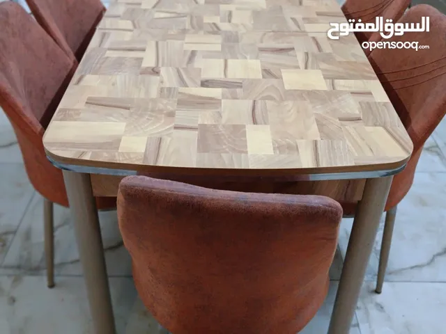 ميز طعام تركي متغير الحجم نظيف جدا مع ستة كراسي مقوات بلحيم اضافي للقوة ب 175 الف