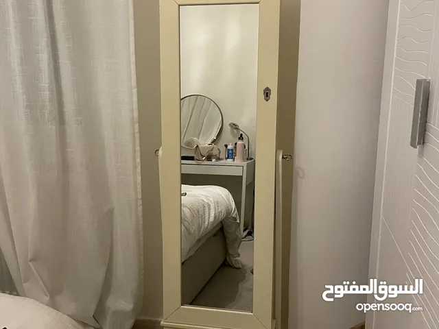 خزانة اكسسوارات عصرية تتسع لكل انواع الاكسسوارات