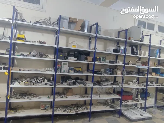 للبيع - تصفية محل كهرباء صناعي بضاعة + معدات + أثاث)