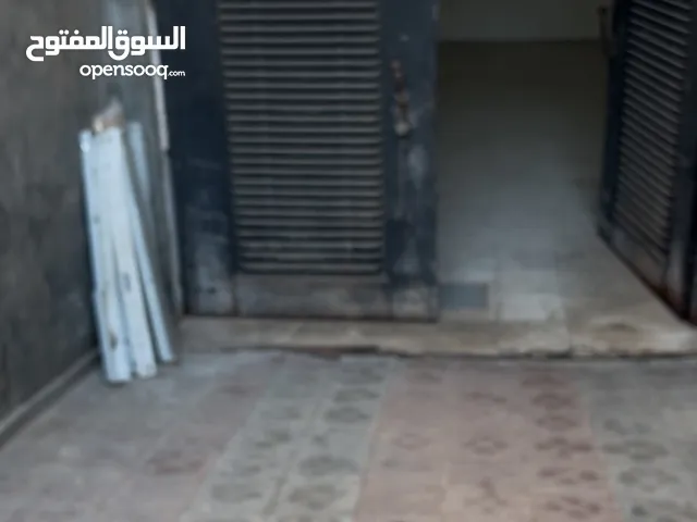 مخزن للإيجار  مساحة 325