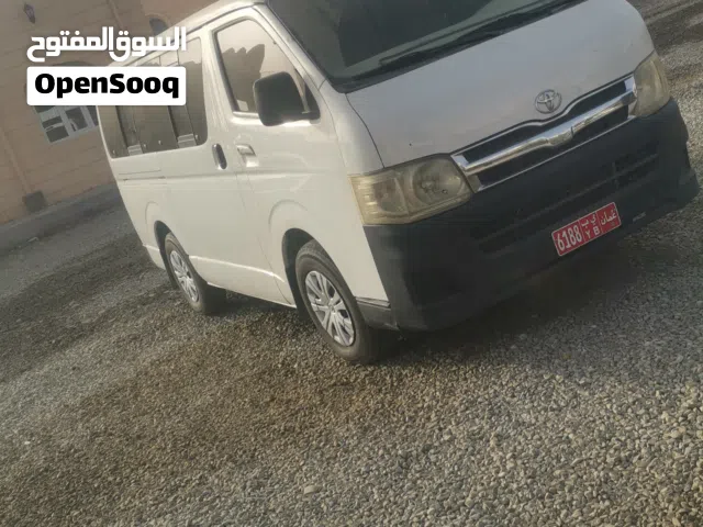 2011 تويوتا هايس LUX