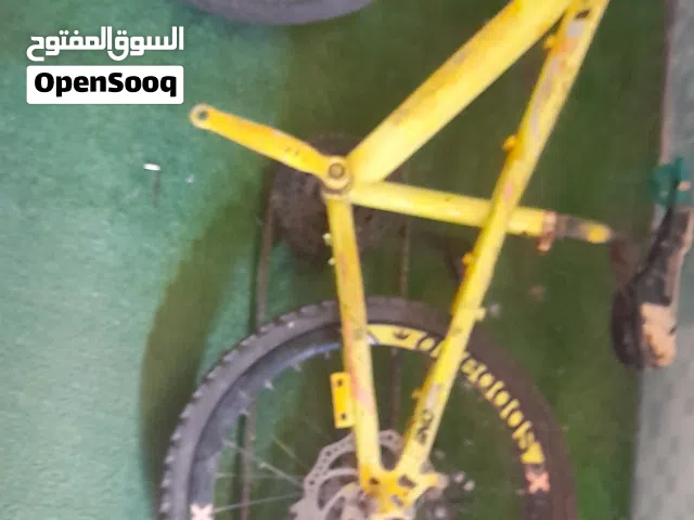 اديداس اطفال مستعمل سنتين ويوجد بعض