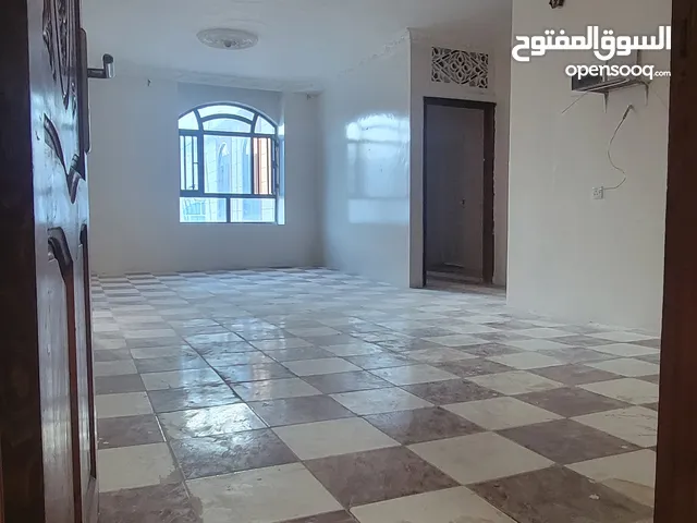 للإيجار شقة VIP خلف وزارة النفط الشقة في الدور الخامس داخل فلة في شارع الزبيري خلف وزارة النفط