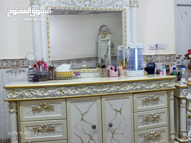 غرفه كويتي درجه اولى تحتوي على سبع قطع نضافه فول اي خلل مابيه