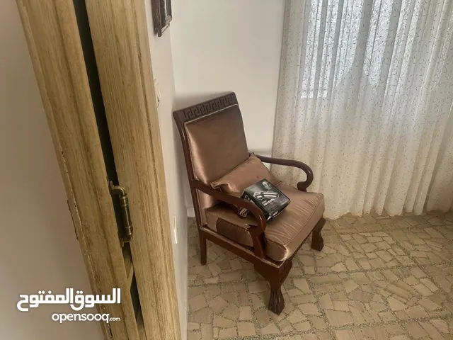 كنب ضيوف مع الطاولات