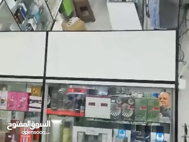 ديكور محل اكسسوارات للبيع في حالة ممتازة