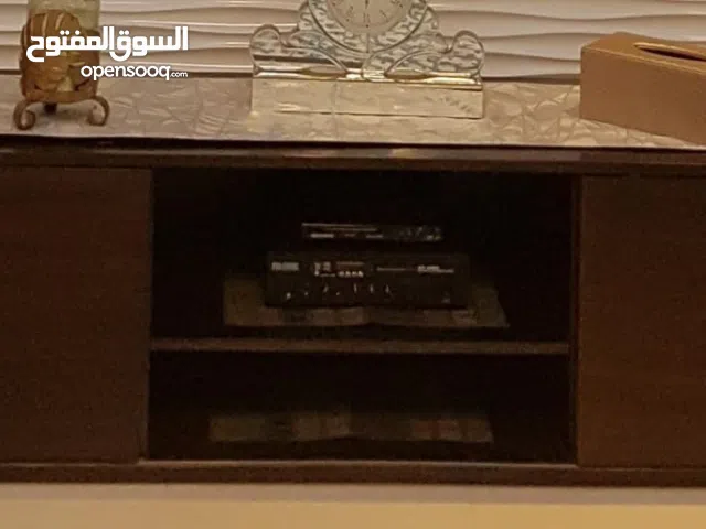 طاوله للتلفزيون و للزينه