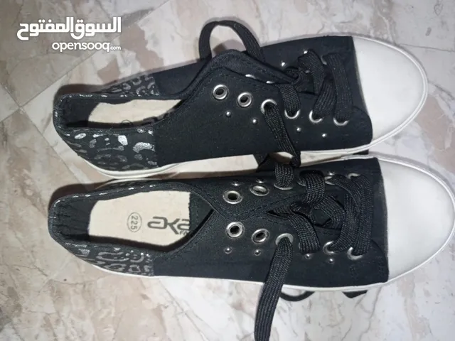كوتشي بناتي شيك ومريحة