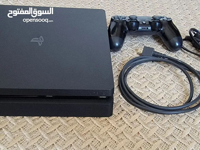 Ps4 slim 1tb flashè ba9a n9ya kandoui 3la n9a avec manette ba9a n9ya avec cd bleu ray.