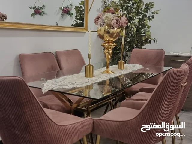 طاولة طعام 6 كراسي بحالة ممتااااازة شبه جديد استخدام ست أشهر الشراء 3600 البيع 2500 من حول الامارات