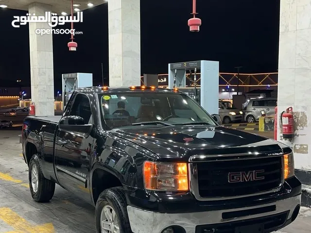 Used GMC Sierra in Al Riyadh