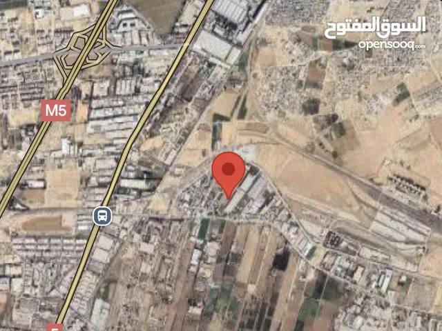 معمل للبيع مساحة 300 متر كسوة سراميك صالح للإنتاج المواد الغذائية