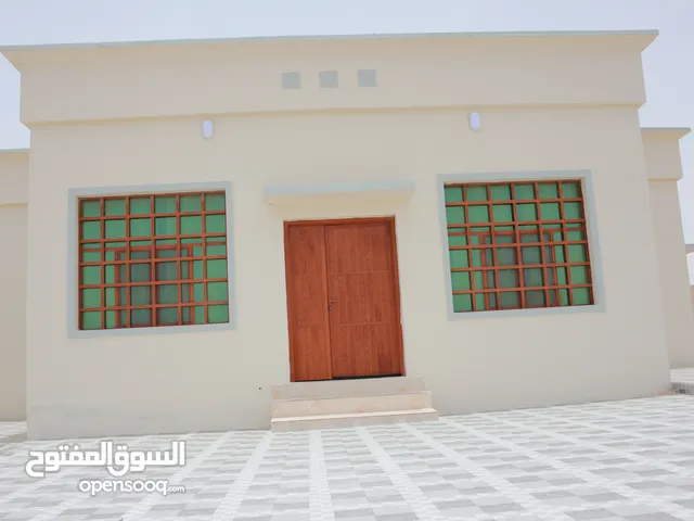 4 Bedrooms Chalet for Rent in Al Wustaa Mahut