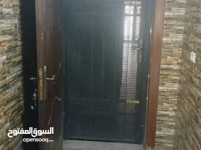شقة طابق ارضي مع حوش كبير مزروع للبيع بسعر الكاش فقط
