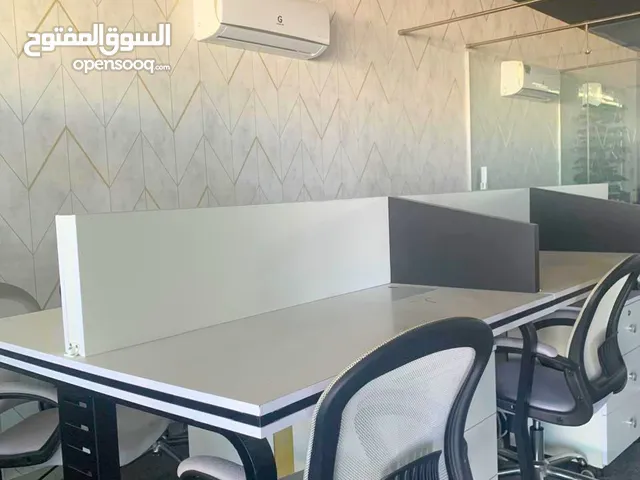 اثاث مكتبي للبيع او نقل عقد الايجار ) وهو بحالة ممتازه جداا واستعمال خفيف