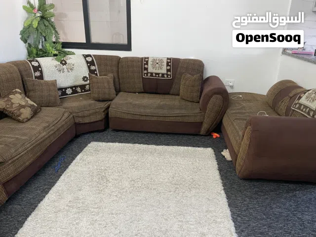 طقم كنب تسع مقاعد مستعمل بحاجة لتنجيد بسعر مناسب للجميع  مناسب للجميع  مناسب لجميع  مناسب لحميع