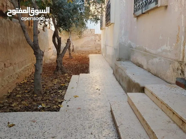 225 m2 5 Bedrooms Townhouse for Sale in Zarqa Wadi Al Hajar