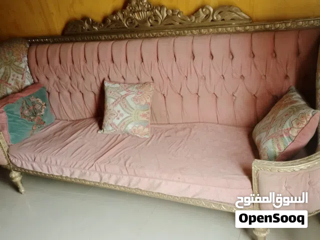 قنفات 3 وكراسي 4 نضاف مابيهن شي شراي يجي خاص ويدلل وبيهن مجال تعال خاص وتدلل