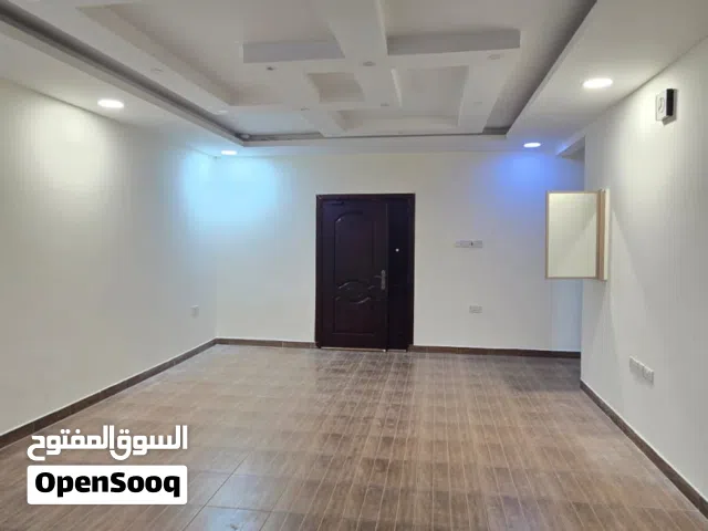 للايجار شقه في الرفاع شامل الكهرباء
