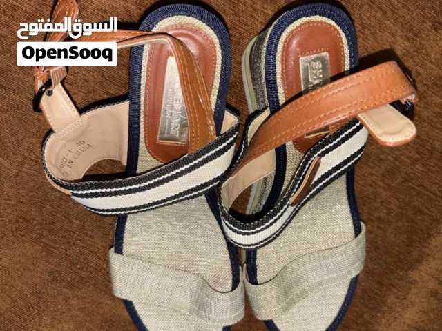 حذاء للنساء بكعب عالي مقاس 40