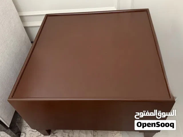 طاولات جانبيه شبه جديده  شهر فقط من شرائهم سببب البيع للتغير  جودة ممتازه