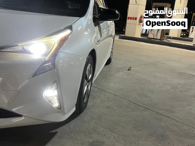 2017 تويوتا بريوس Prius