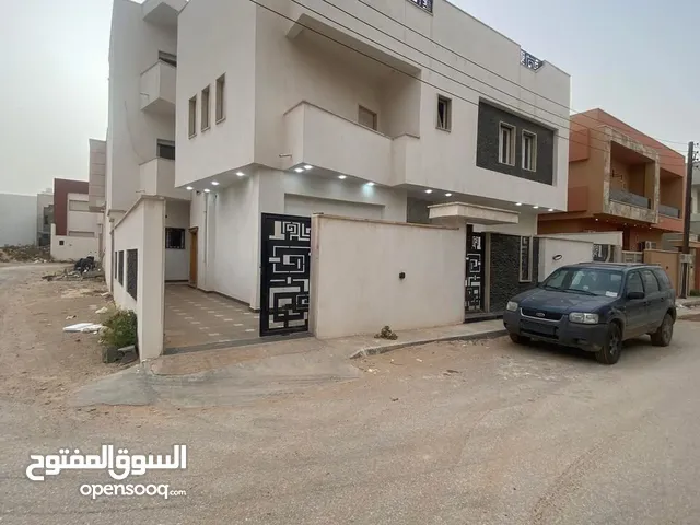 400 m2 More than 6 bedrooms Villa for Rent in Tripoli Al-Serraj