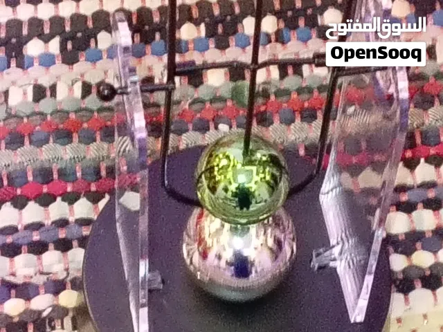 منظر بندول  ديكور نابض متحرك دوران عكسي  بالتنافر المغناطيسي  ل مكتب او منزل