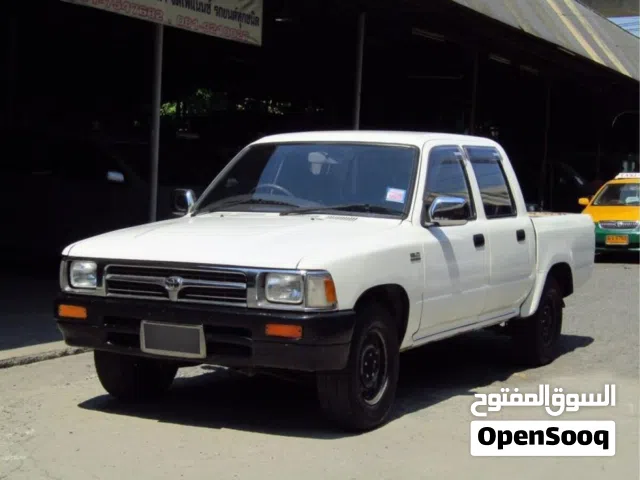 السلام عليكم متوفر رفرف و مسكرينه كروم هيلوكس 1990