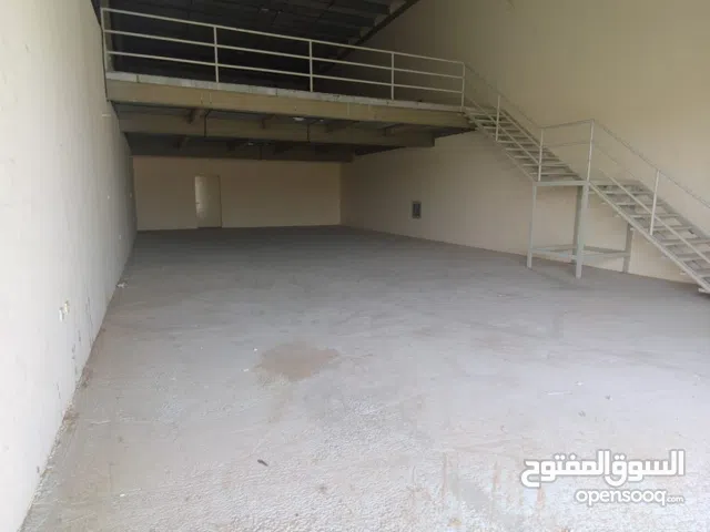 للإيجار مستودع صناعي – الشارقة / الذيد الصناعية يتوفر مستودع مغلق للإيجار في منطقة الشارقة – الذيد