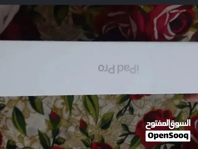 ipad pro m1 chip Arabic model 128 gb urgent sale 3rd generation exllant candtion