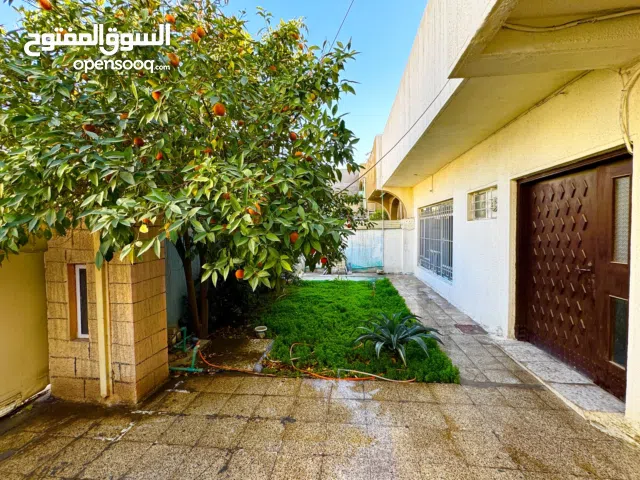 بيت للبيع 210م (بدون دلالية- موقع وسعر ممتاز)- بغداد الكرخ / الاعلام- حي الشباب