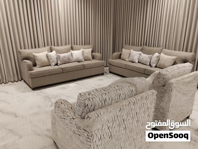 طقم كنب مودرن حديث (جديد لم يستخدم) يكفي ل 8 أشخاص
