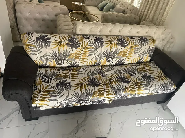 عقش بيت للبيع (كنب، طاولات، مكيف، مغسلة، برادي)