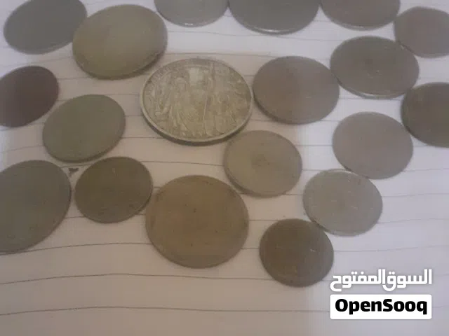 عملات مصرية واجنبية متنوعة