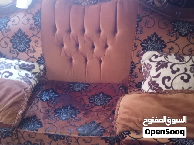 طقم كنب 7مقاعد مستعمل بحاله ممتازه لا يحتاج لاي صيانه من افخم انواع الخشب والتفصيل