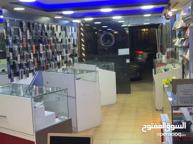 محل خلويات للبيع بكامل معداتو Mobile store