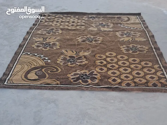 سجادة لون بني قياس 2*2.5 كما هو موضح في الصورة