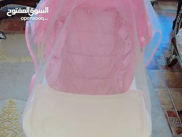 كرسي أطفال كالجديد.