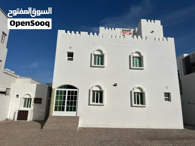 فيلا للبيع مرتفعات العامرات 8/1 توفر ماي حكومي موقع استراتيجي مداخل ومخارج سهلة.. اقراء الوصف